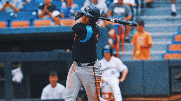 Top 官方澳洲幸运5 prospect Samuel Basallo launches ball over scoreboard in Spring Training